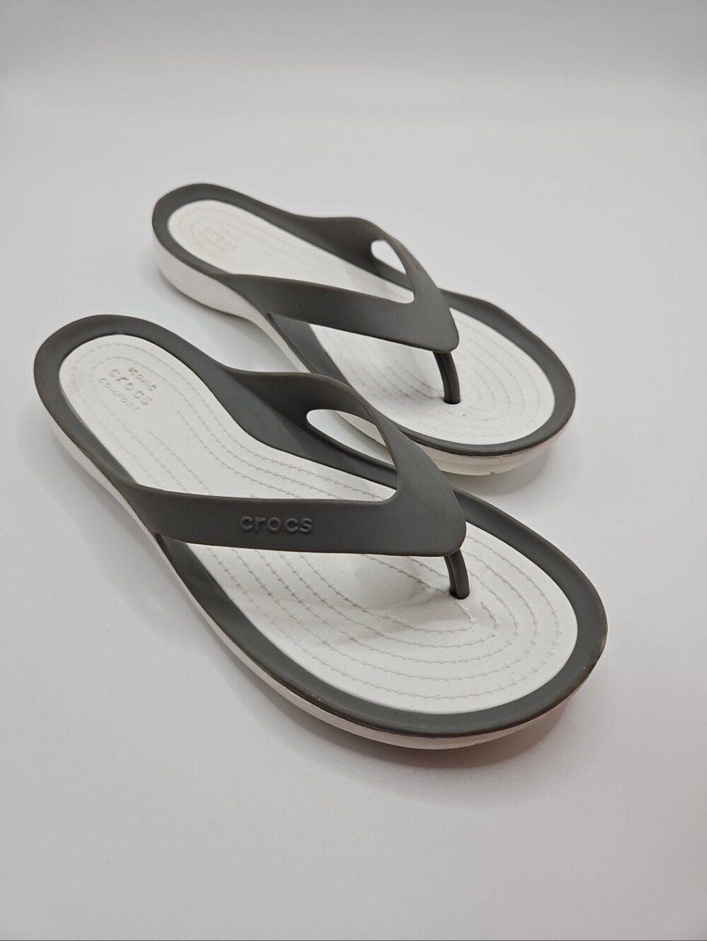 Crocs Iconic Comfort Flip Flops Womens Size 8 sandals  White with Gray shoes